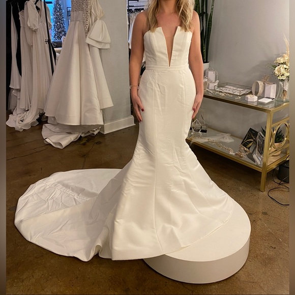 NWT Alyne By Rita Vinieris - Windsor - Wedding Gown Fit and Flare - Picture 2 of 5